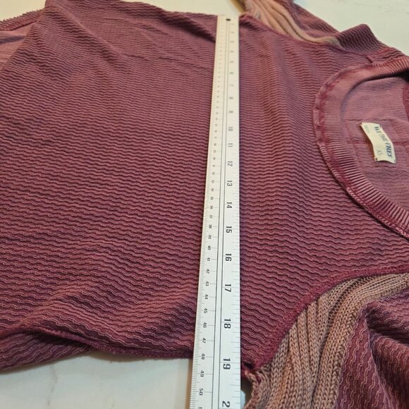 Free People We The Free Sweater XS Oversize Swinging Cable Cuff Sweater Grape - Picture 8 of 11